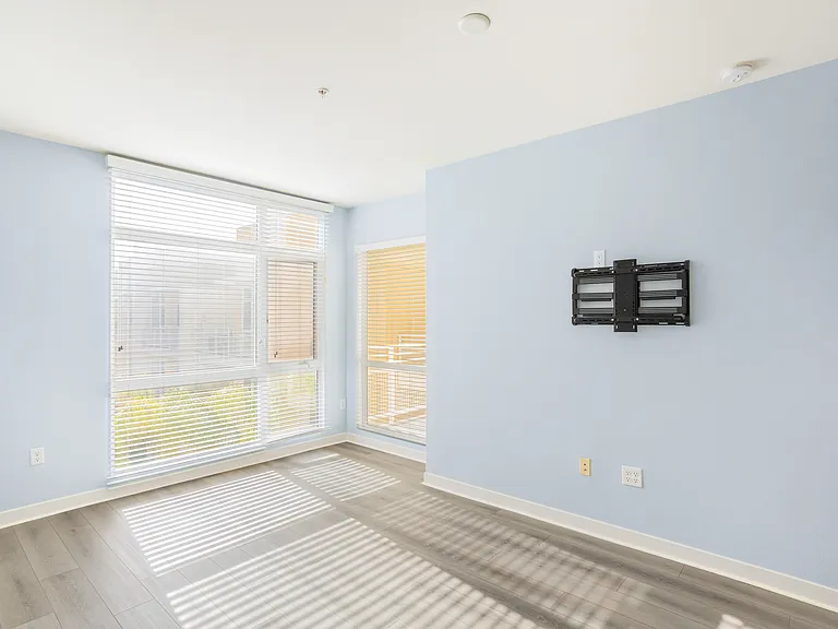 21301 Erwin St #526 — Photo 27