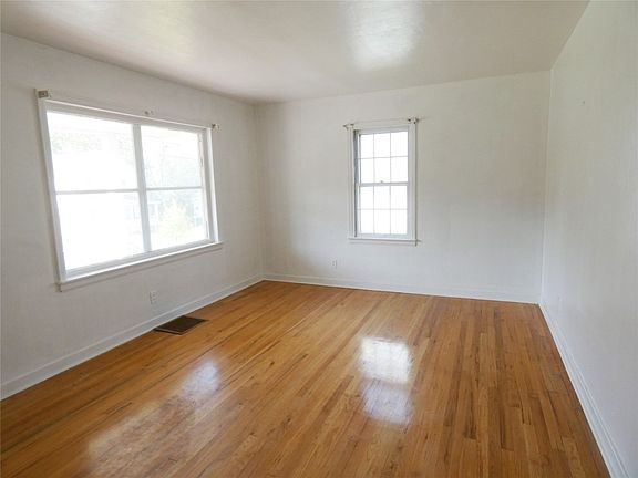 2nd image of 25 Burr Ave