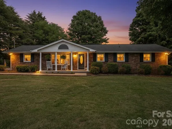 3328 Sulphur Springs Rd NE, Hickory, NC 28601