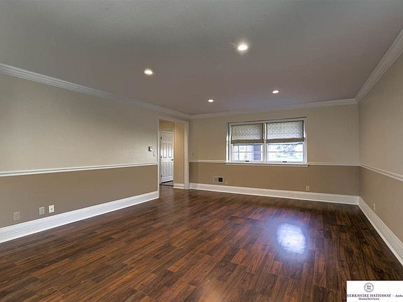 5th image of 8822 Lake St