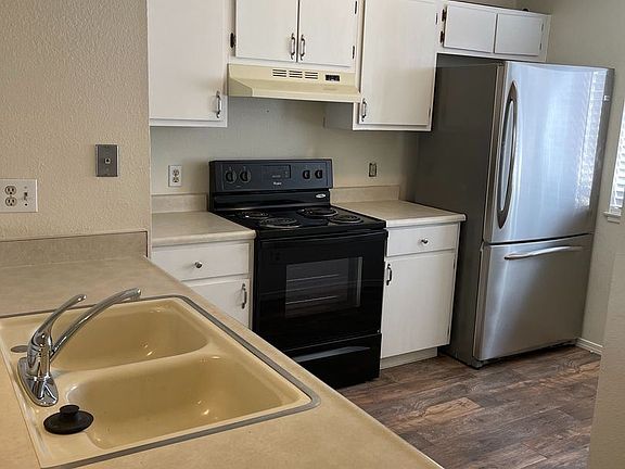 3rd image of 1120 Bradley Sq