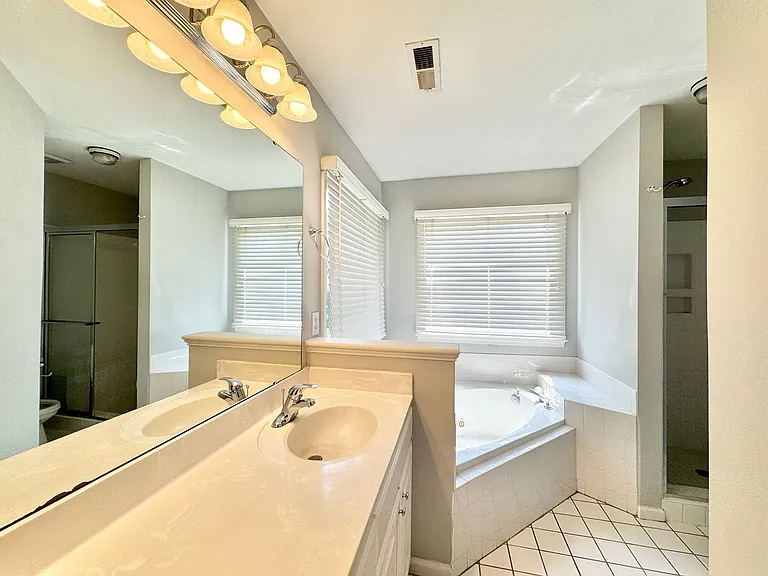 5208 Autumn Woods Dr — Photo 16