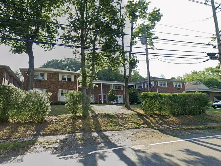 54 N Franklin Tpke — Photo 1