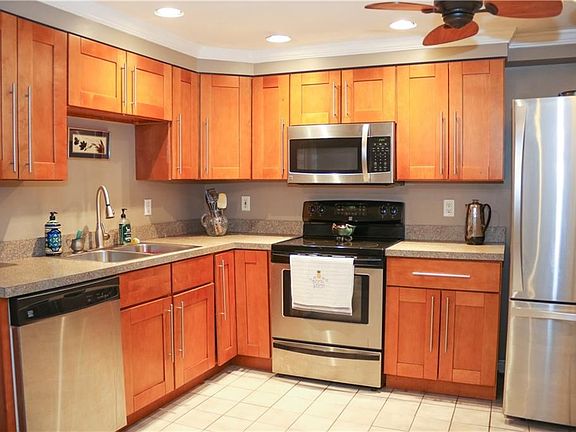 4th image of 169 West St