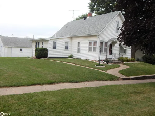 810 12th St, Eldora, IA 50627