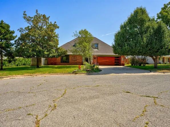 6121 Covington Ln, Warr Acres, OK 73132