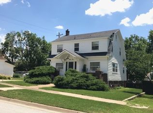 310 11th St, Fairbury, NE 68352