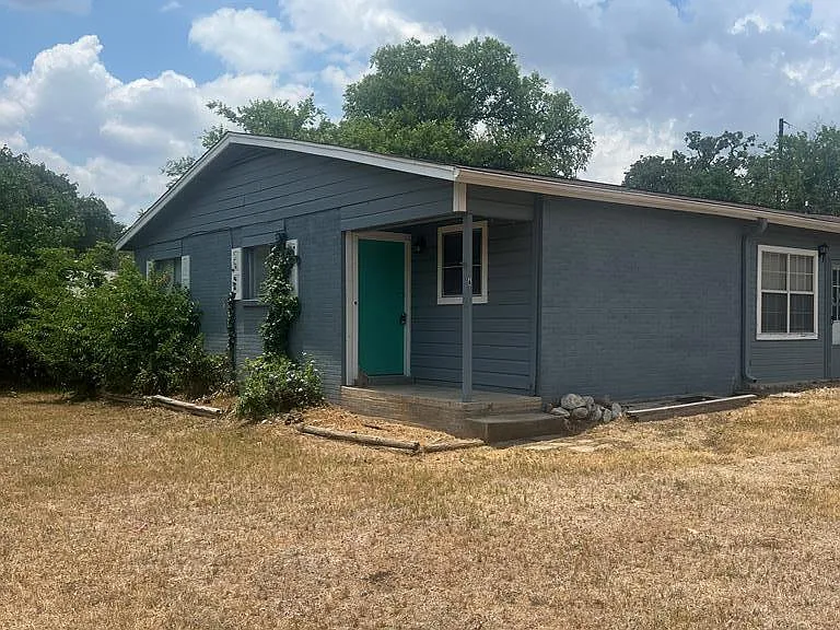 100A Hilltop Dr — Photo 1