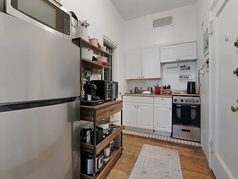 139 Montague St #3R — Photo 4