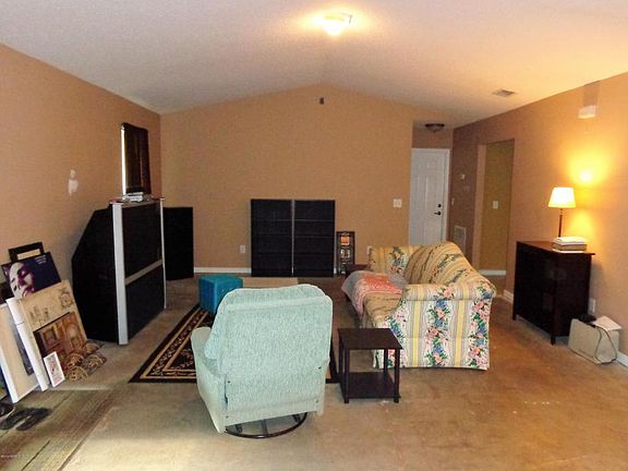 3rd image of 13612 Majestic Ct