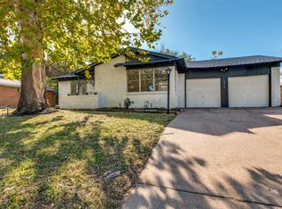 6920 Robinhood Ln, Fort Worth, TX 76112