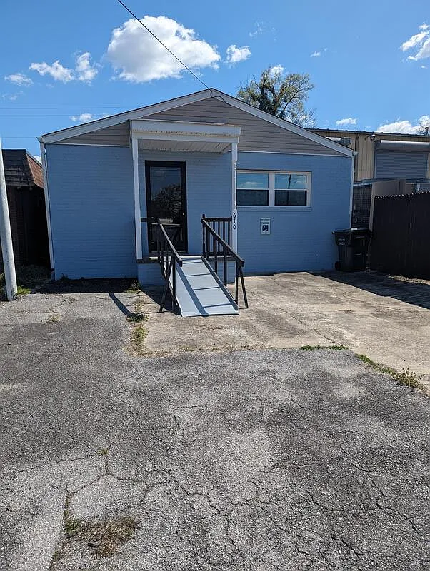 Studio, 2.0 bath, 1375 sqft, $1,045 — Photo 1