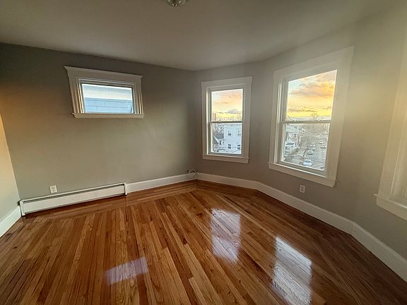 4th image of 135 Lawton Ave APT 6