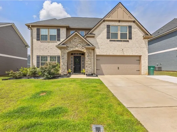 175 Red Oak Pl, Smiths Station, AL 36877