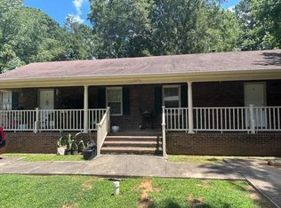 135 Hunters Ln, Fayetteville, GA 30215