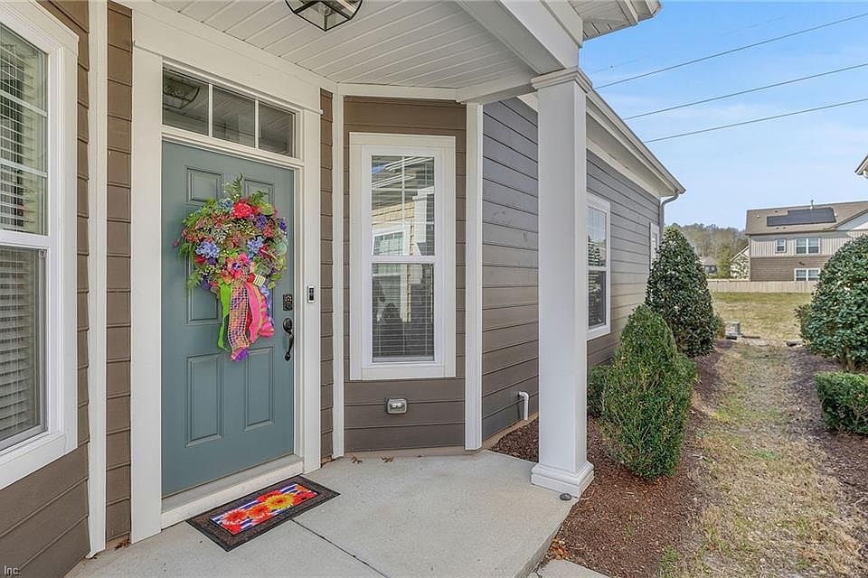 1st image of 449 Heartfield Dr