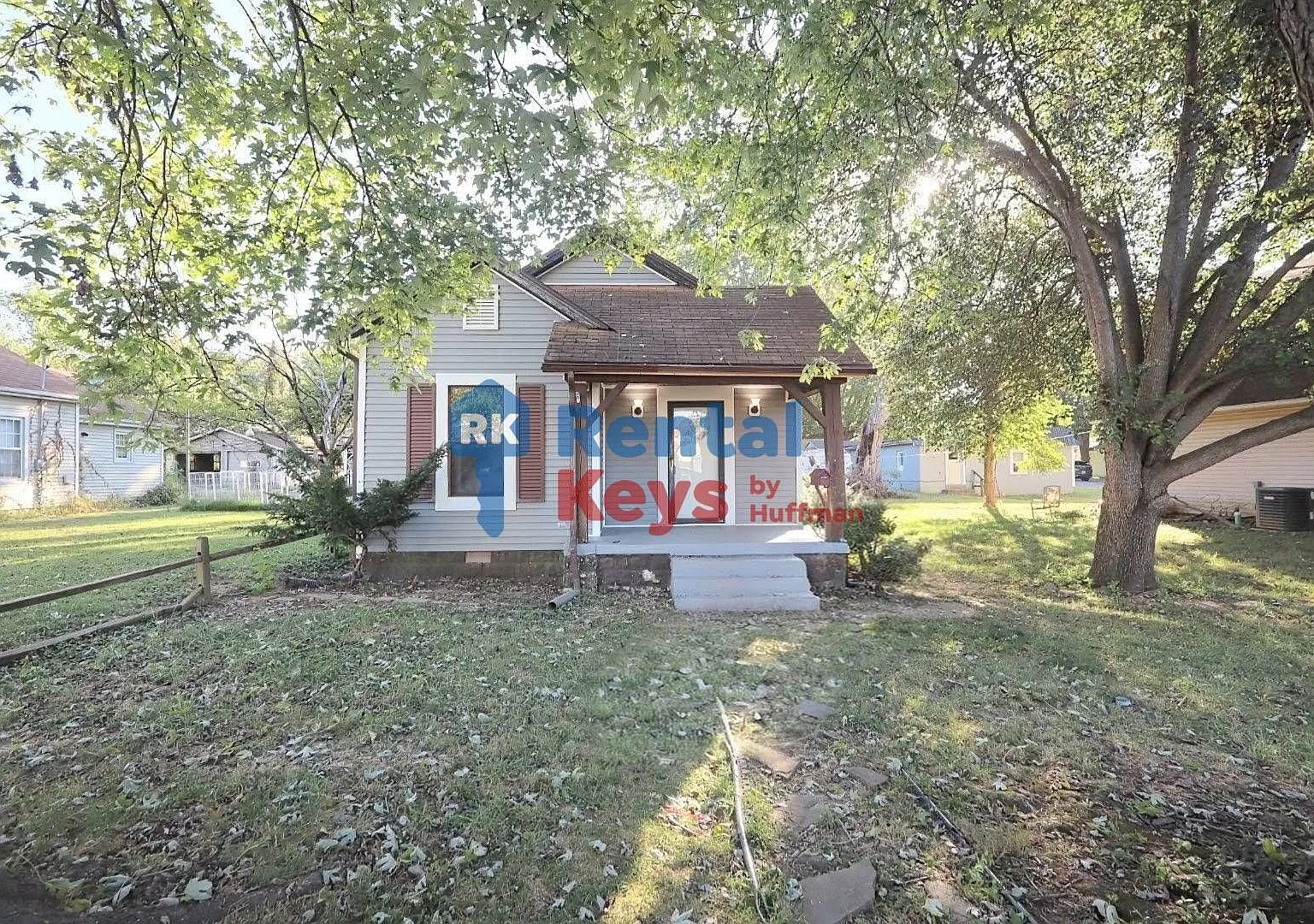 Three Bedroom House | Two Bathrooms | Two Car Garage — Photo 1