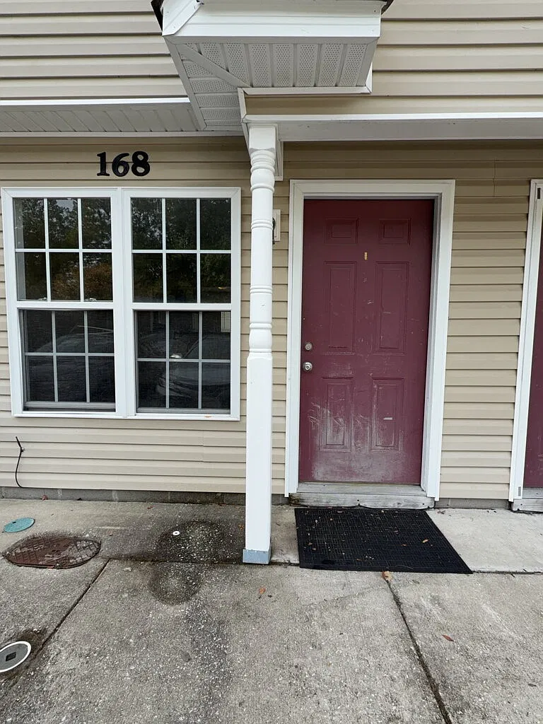 2 bed, 2.5 bath, 928 sqft, $975 — Photo 1