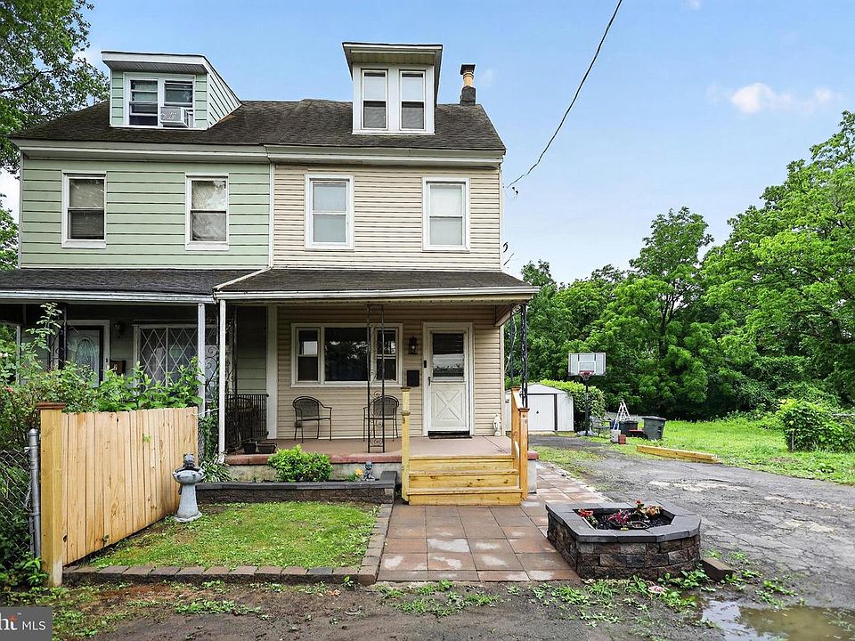 1st image of 8 Blakiston St