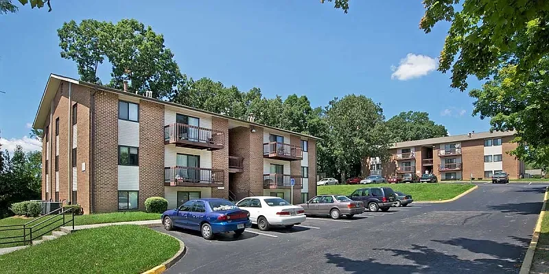 Oak Park Apartments — Photo 1