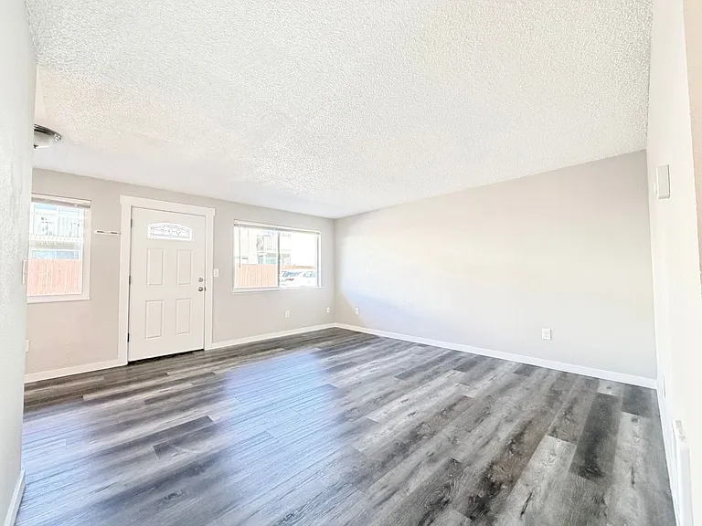 6415 Steilacoom Blvd SW Tacoma — Photo 7