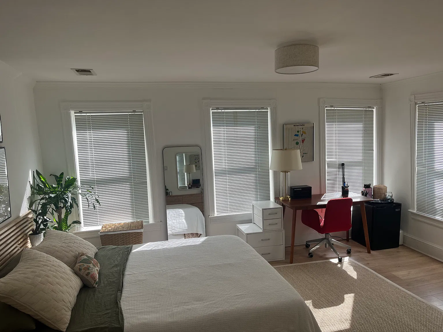 1 bed, $2,400 — Photo 2