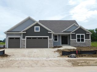 944 Kohlwey Dr, Grafton, WI 53024