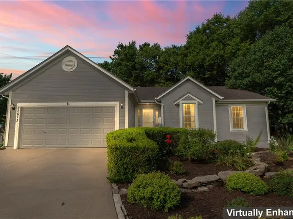 22673 S Washington Ave, Spring Hill, KS 66083