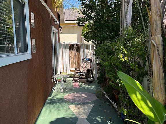 3rd image of 5402 Fallbrook Ave #2