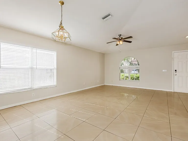 1022 Harvest Moon Dr — Photo 3