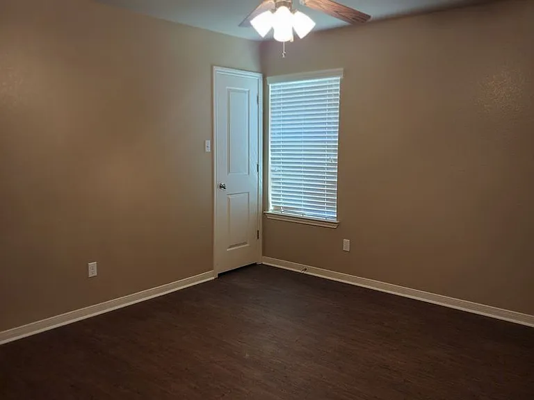 3203B Lineage Loop — Photo 15