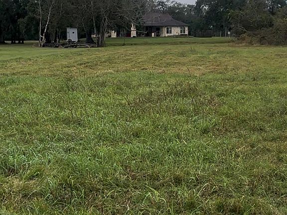 2nd image of 562 Mill Rd