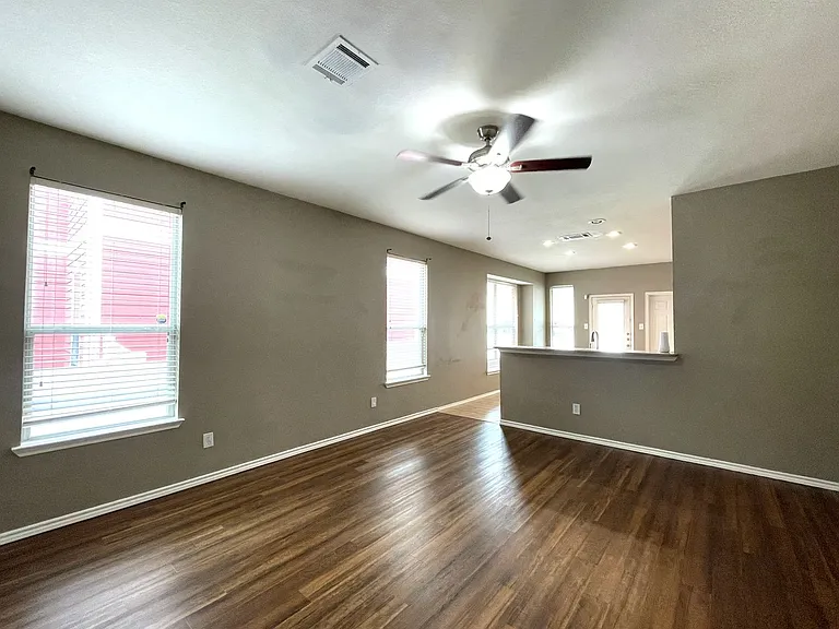 9109 Nathaniel Dr — Photo 23