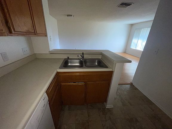 5th image of 11707 Otsego St #K