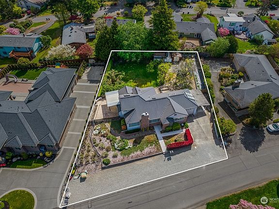 3rd image of 3805 Soundview Drive W