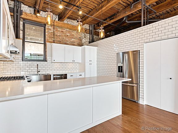 4th image of 1737 N Paulina St