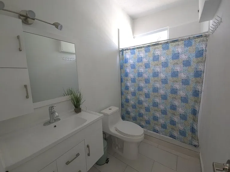 Urb La Rosaleda EB45 Calle Rosa de York — Photo 16