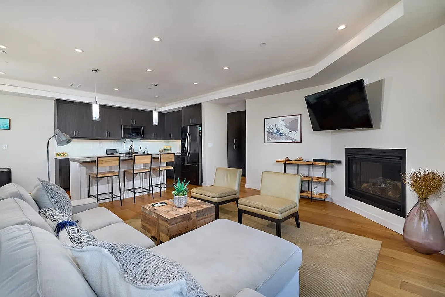 3 bed, 2.0 bath, 1463 sqft, $12,619 — Photo 4