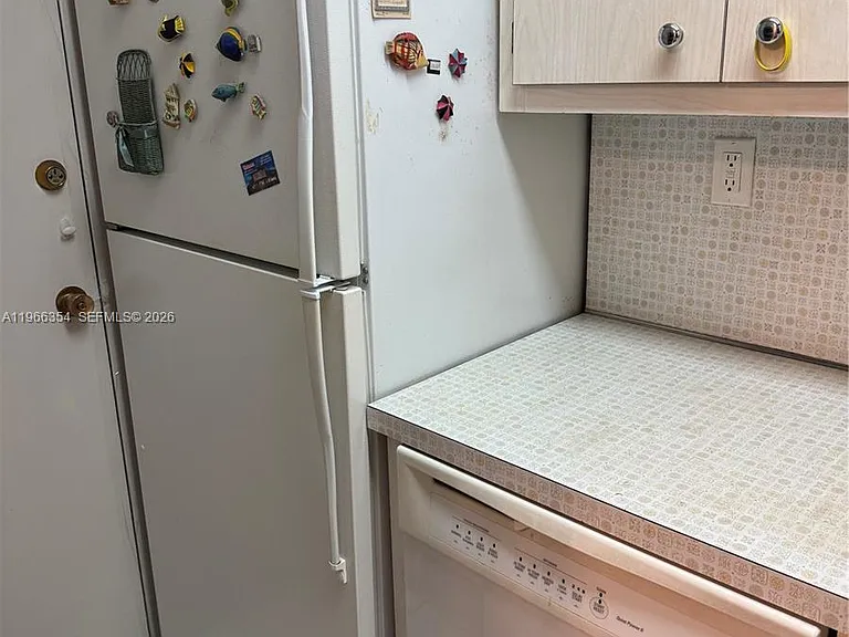 2899 Collins Ave #936 — Photo 30