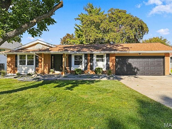 2nd image of 4 Riviera Ct