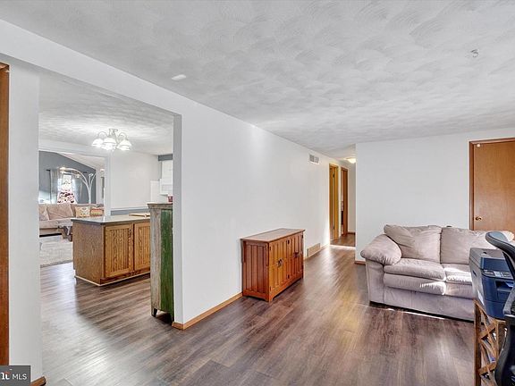 5th image of 441 Woodland View Dr