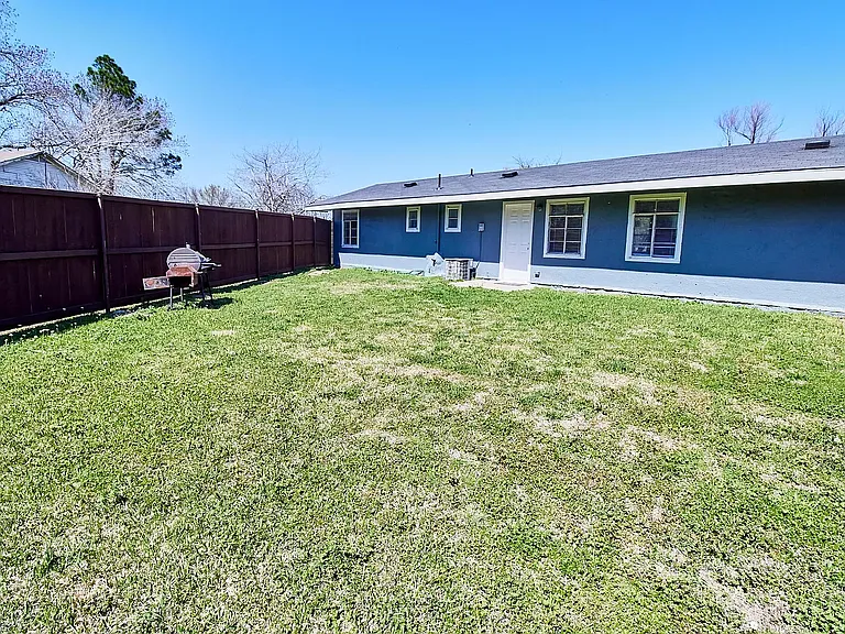 1504 Sherman Dr #301 — Photo 24