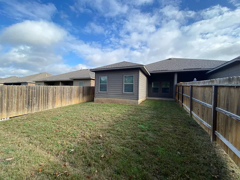 1251 Old FM 306 — Photo 30