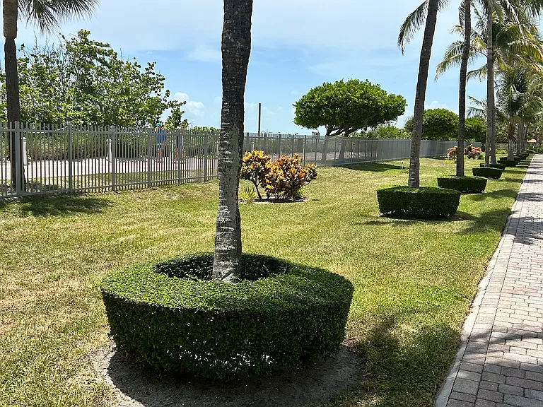2899 Collins Ave #604 — Photo 37