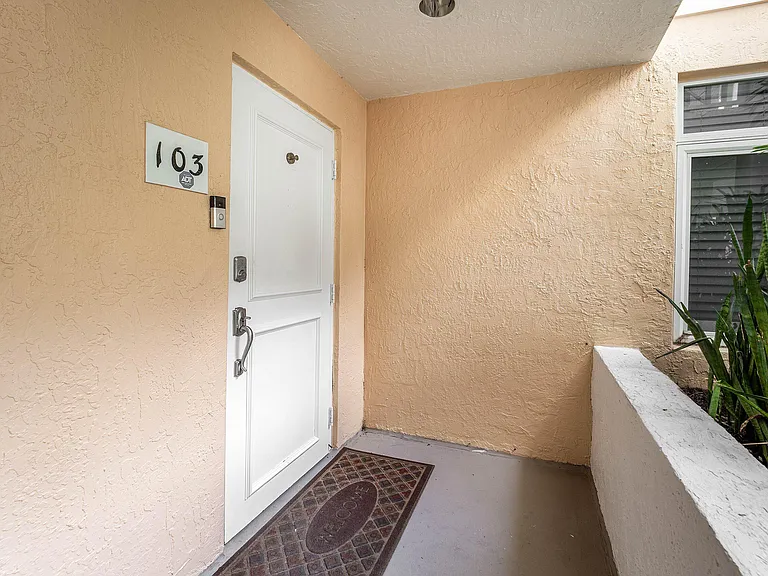 309 E Ocean Ave #103 — Photo 41