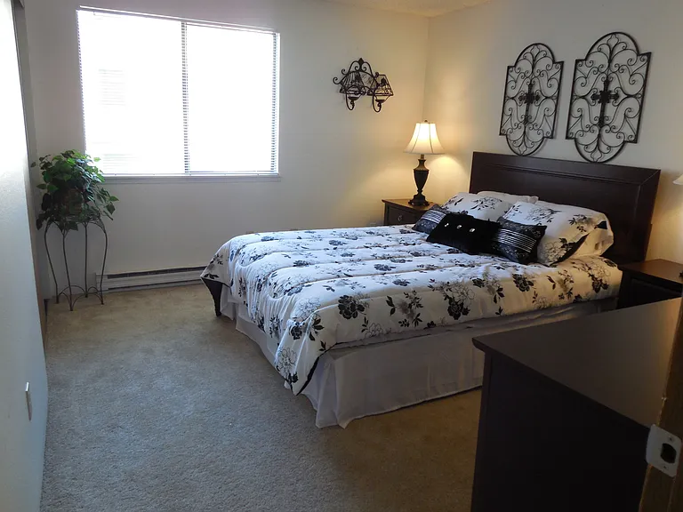 Crystal Springs Apartments — Photo 36