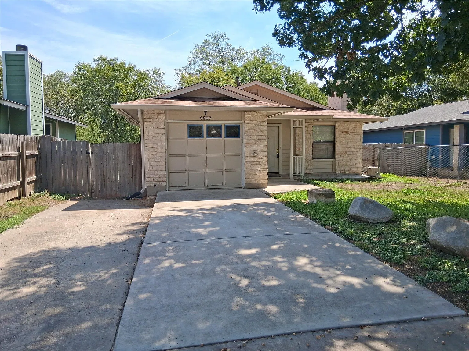 3 bed, 1.5 bath, 1050 sqft, $1,850 — Photo 1