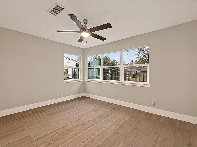 5833 Southlea St — Photo 31