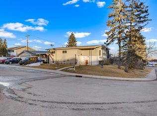 1016 W Hunterdale Pl NW, Calgary, AB T2K 4R7