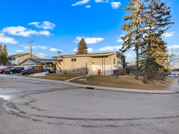 1016 W Hunterdale Pl NW, Calgary, AB T2K 4R7